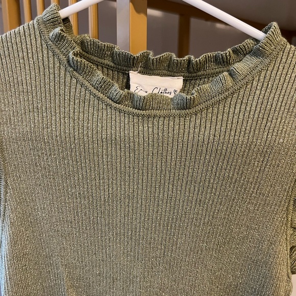 Ribbed Ruffle-Trim Sleeveless Tank - Olive Green - Picture 2 of 4